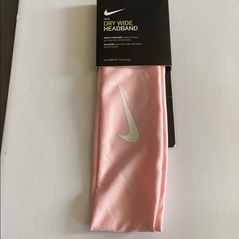 Nike Dry Wide Headband.